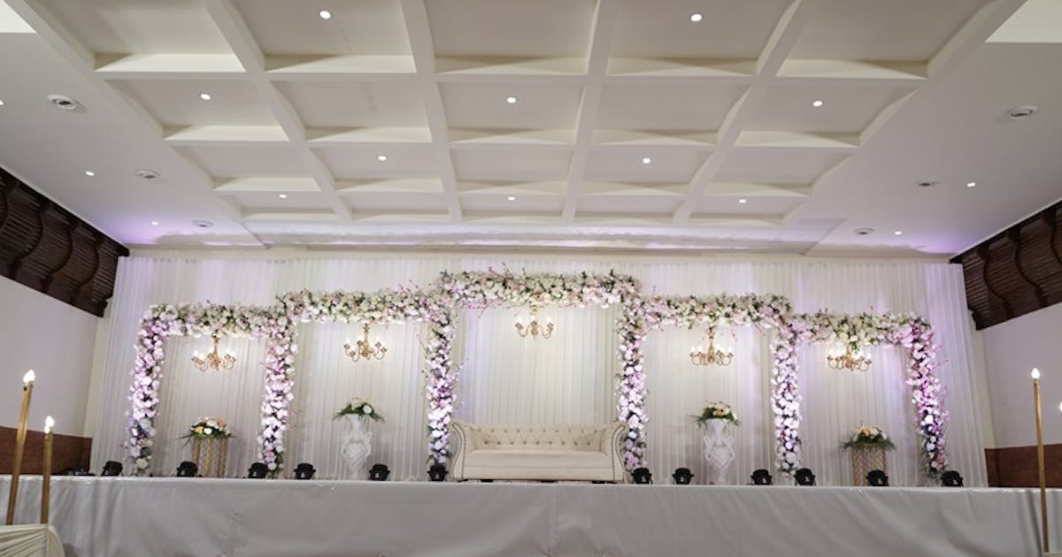 How do the Best Banquet Halls in Bangalore Treat Their Clients?