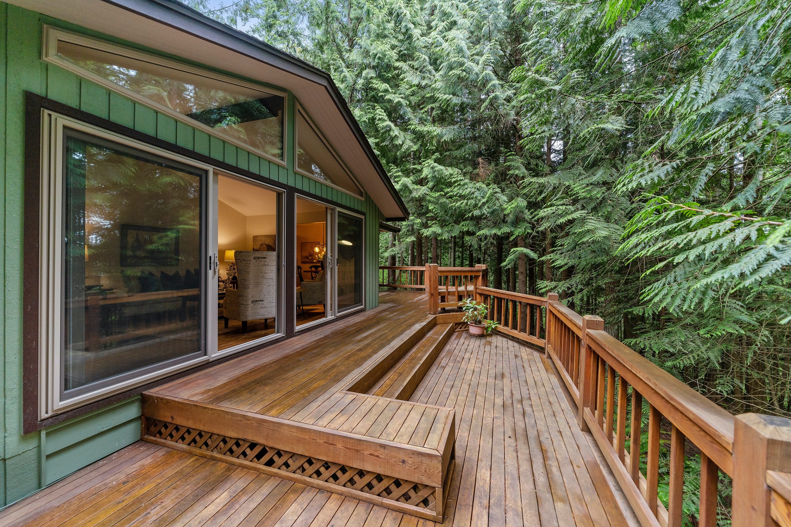 Southeast Wisconsin Deck Construction Experts | Custom Outdoor Living Spaces -