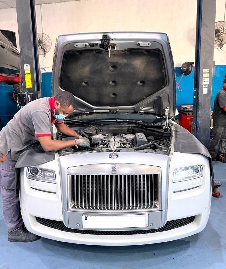 Best Driving Habits to Protect Your Rolls Royce in Dubai | SocialyTime