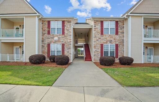 Townhomes vs. Single-Family Homes in Fayetteville, NC: Which is Better?