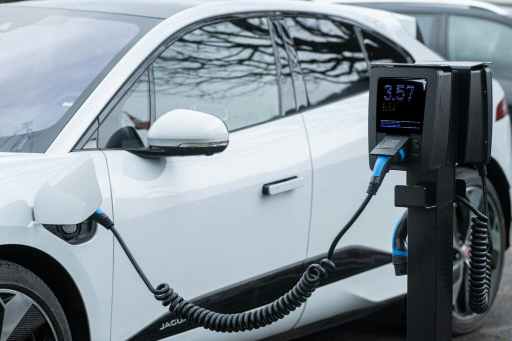 Common EV Fleet Charging Problems and How Mobile EV Charging Fixes Them
